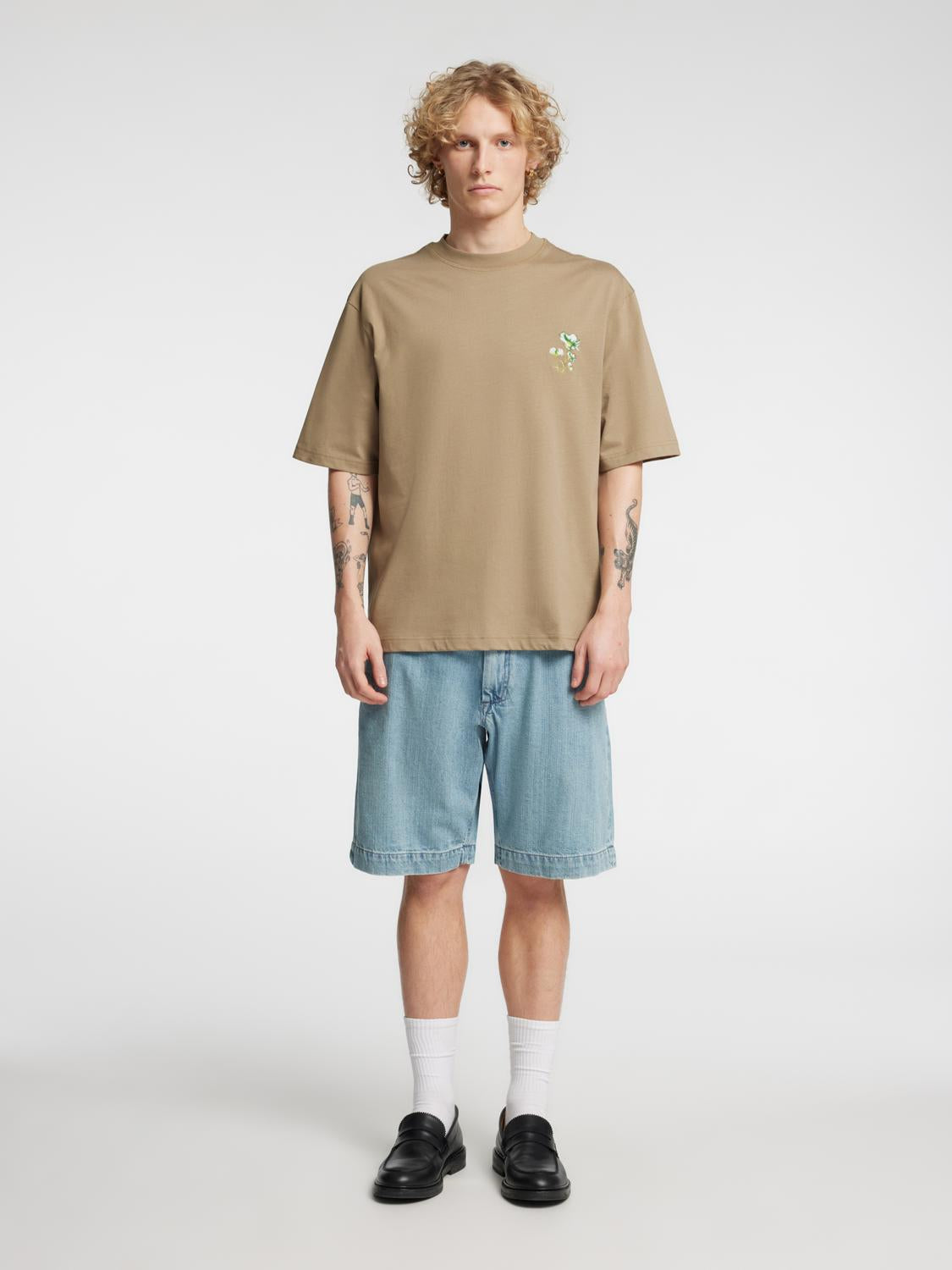 model_shot-front_full